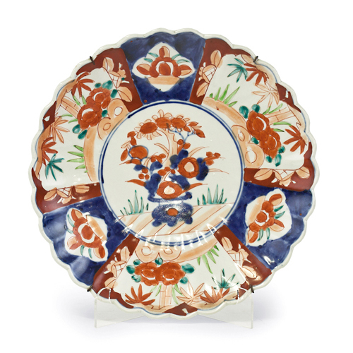 Sub.:6 - Lote: 154 - Plato de porcelana japonesa de estilo Imari, principios del S.XX.