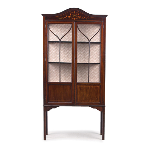Sub.:6 - Lote: 174 - Vitrina eduardina en madera de caoba y marquetería, ca.1900.