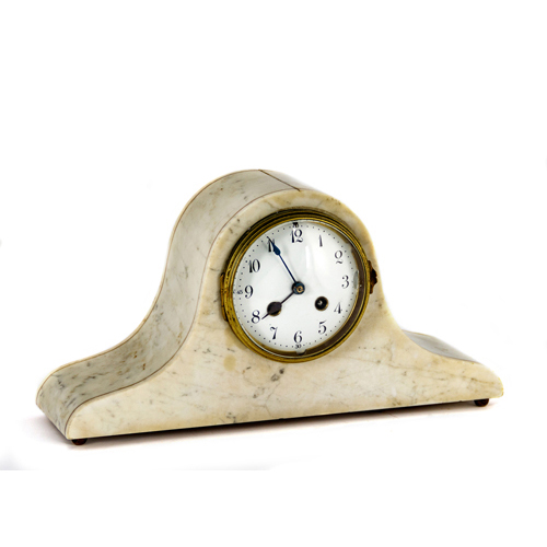 Sub.:6 - Lote: 281 - Reloj de sobremesa en mármol blanco. Art decó.