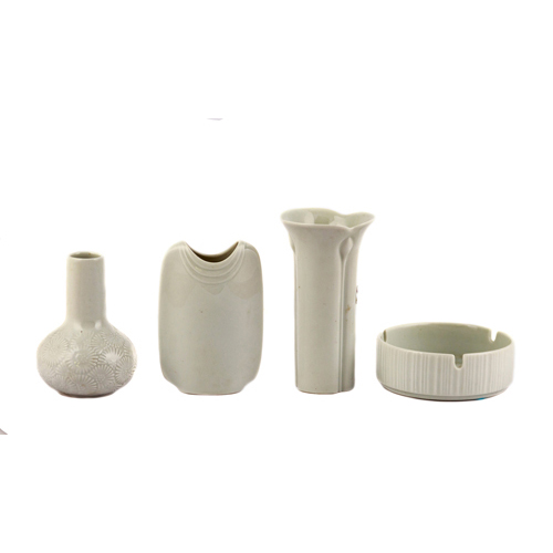 Sub.:6 - Lote: 145 - Lote formado por cuatro piezas de porcelana blanca alemana una de ellas