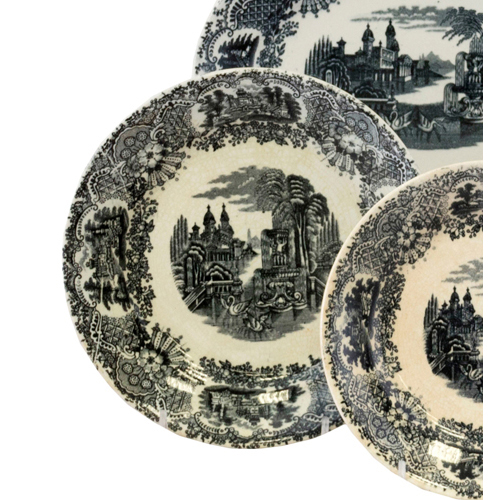 Sub.:6 - Lote: 262 - Seis platos hondos de la Cartuja, con decoración en blanco y negro.
