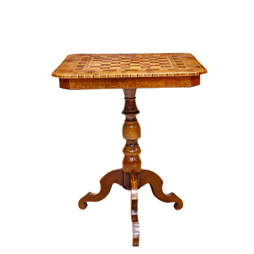 Sub.:6 - Lote: 270 - Mesa con damero de marquetería en la tapa, sobre pie central y tres patas. Cataluña, s. XIX.