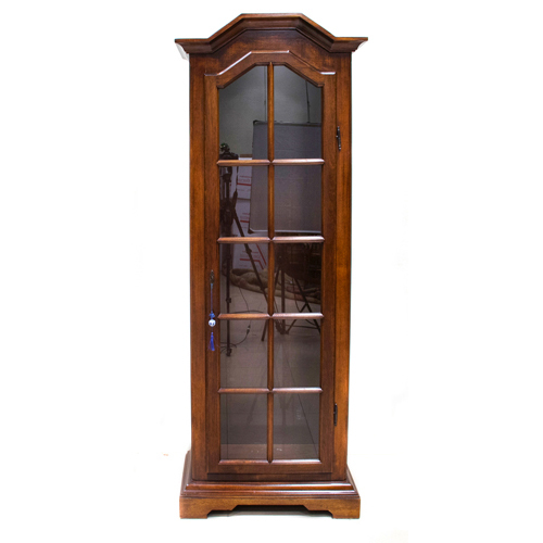 Sub.:6 - Lote: 169 - Vitrina en madera con puerta única acristalada dividida por junquillo de madera.