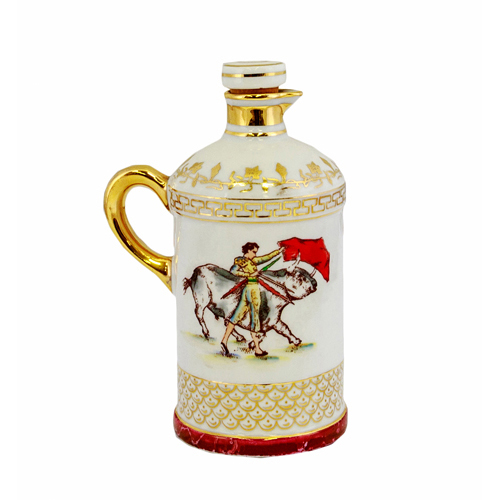 Sub.:6 - Lote: 172 - Garrafa en porcelana. Decorada con motivos taurinos. Jäger.