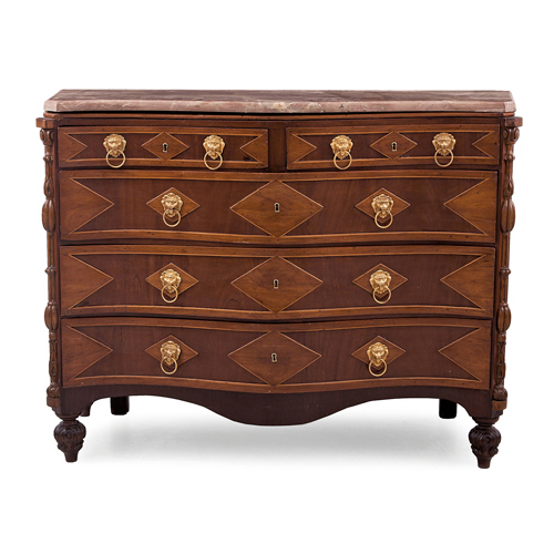 Sub.:6 - Lote: 175 - Cómoda en madera de caoba con decoración de marquetería, S.XIX.