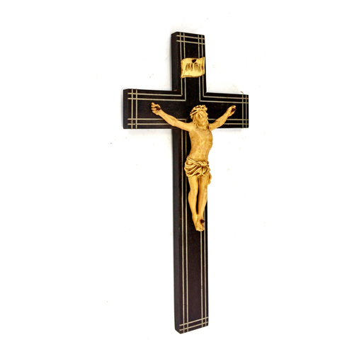 Sub.:6 - Lote: 255 - Cristo en marfil con cruz de ébano e incrustaciones de nácar s. XIX.